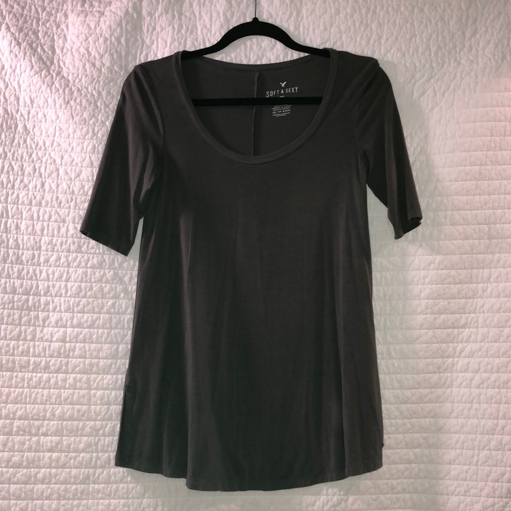 3/4 sleeve dark grey shirt